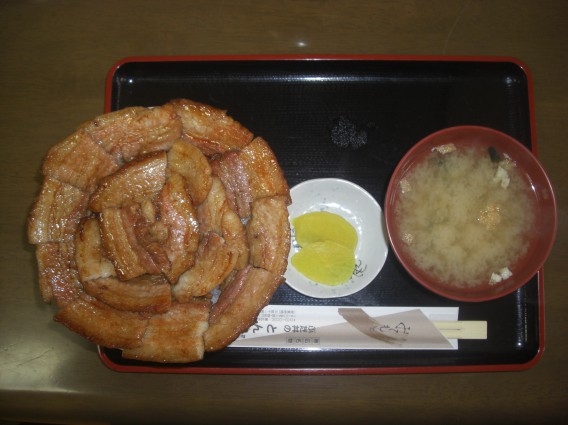 帯広　豚丼　とん田